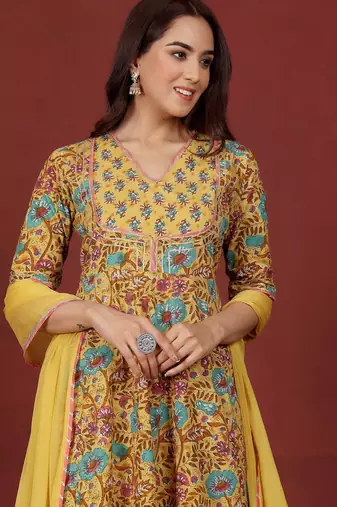 Women Floral Printed Regular Gotta Patti Pure Cotton Kurta, Trousers with Dupatta