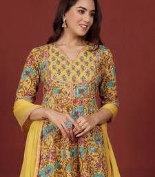 Women Floral Printed Regular Gotta Patti Pure Cotton Kurta, Trousers with Dupatta