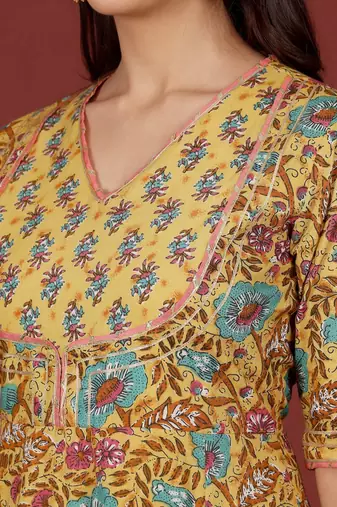 Women Floral Printed Regular Gotta Patti Pure Cotton Kurta, Trousers with Dupatta