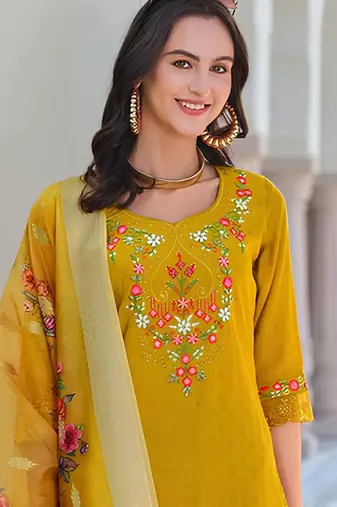Women Floral Embroidered Regular Thread Work Kurta with Trousers & With Dupatta