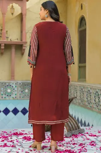 Women Ethnic Motifs Printed Regular Kurta with Trousers & With Dupatta