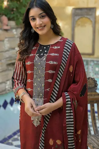 Women Ethnic Motifs Printed Regular Kurta with Trousers & With Dupatta