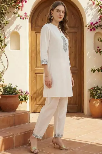 Embroidered Mandarin Collar Kurta Set