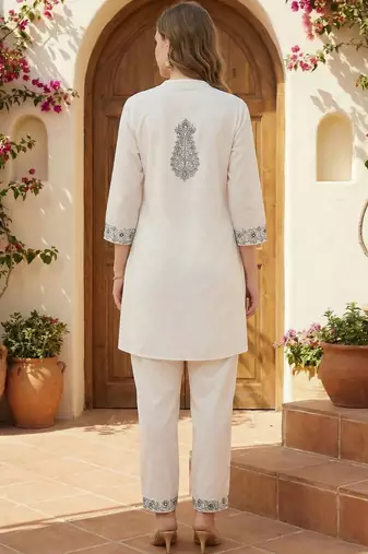 Embroidered Mandarin Collar Kurta Set