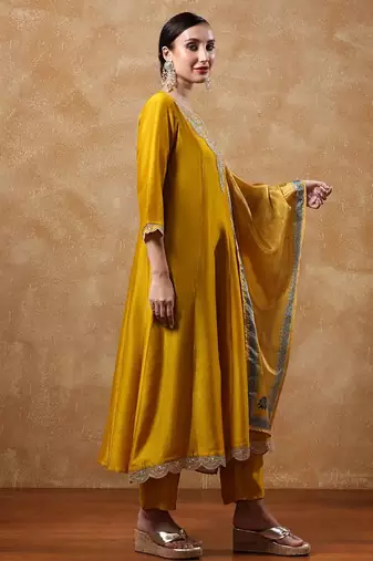 Women Yoke Design Regular Kurta with Trousers & With Dupatta
