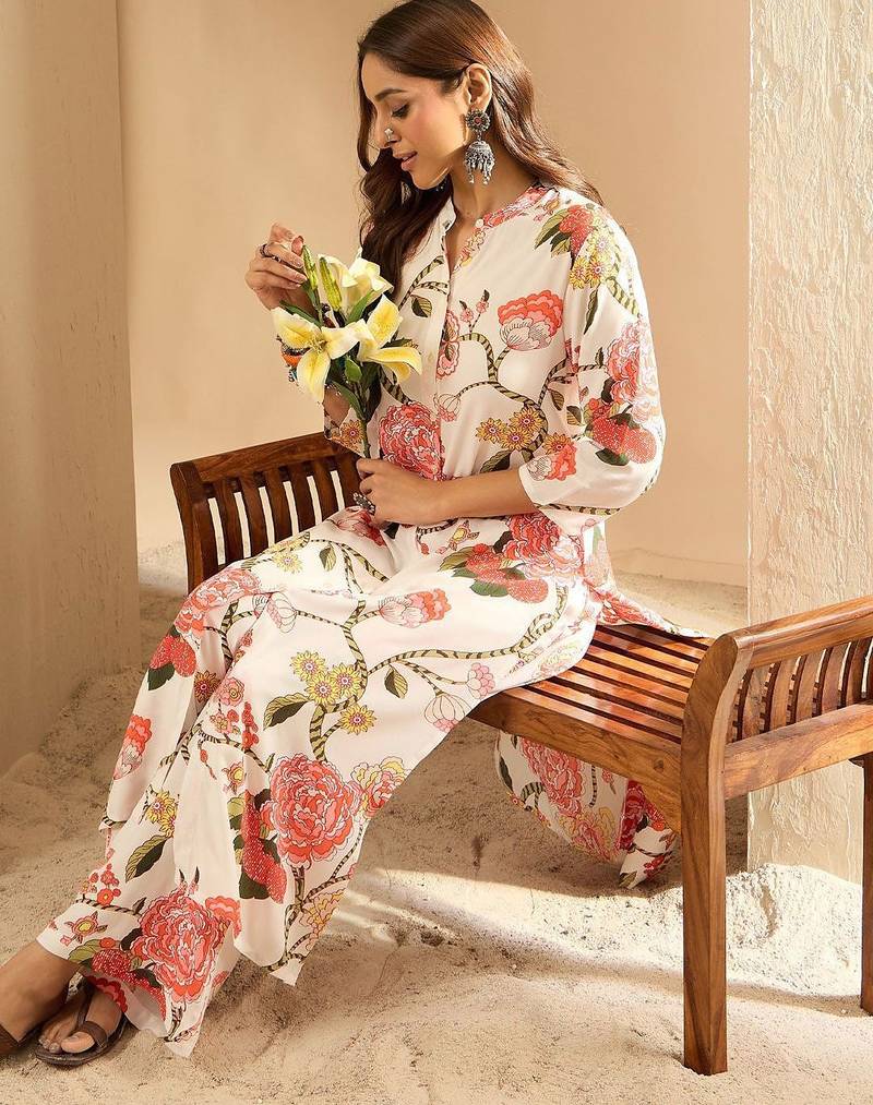 Women Floral Printed Regular Kurta with Palazzos