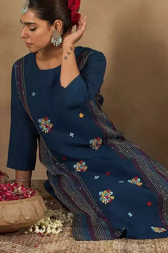 Women Floral Embroidered Regular Thread Work Kurta with Trousers
