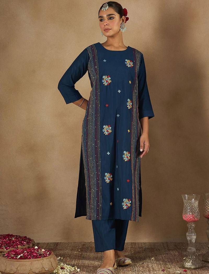 Women Floral Embroidered Regular Thread Work Kurta with Trousers