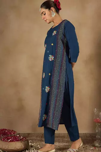 Women Floral Embroidered Regular Thread Work Kurta with Trousers