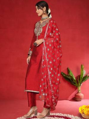 Women Floral Embroidered Regular Kurta With Trousers & Dupatta 4