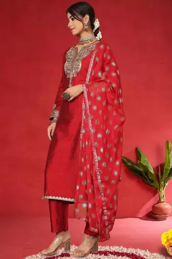 Women Floral Embroidered Regular Kurta With Trousers & Dupatta