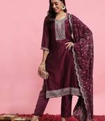 Floral Embroidered Regular Thread Work Kurta With Trousers & Dupatta