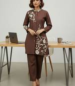 Women Floral Embroidered Regular Thread Work Linen Kurta with Trousers