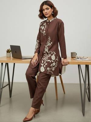 Women Floral Embroidered Regular Thread Work Linen Kurta with Trousers 2