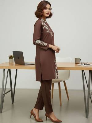 Women Floral Embroidered Regular Thread Work Linen Kurta with Trousers 3