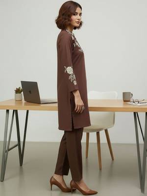 Women Floral Embroidered Regular Thread Work Linen Kurta with Trousers 4