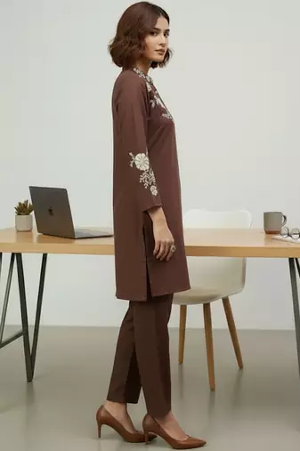 Women Floral Embroidered Regular Thread Work Linen Kurta with Trousers