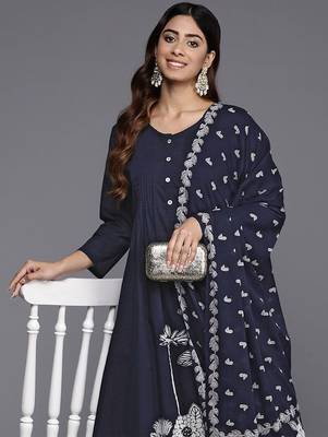 Floral Printed Kurta with Trousers & Dupatta 2