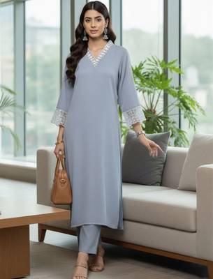 Women Regular Thread Work Silk Crepe Kurta with Trousers 1