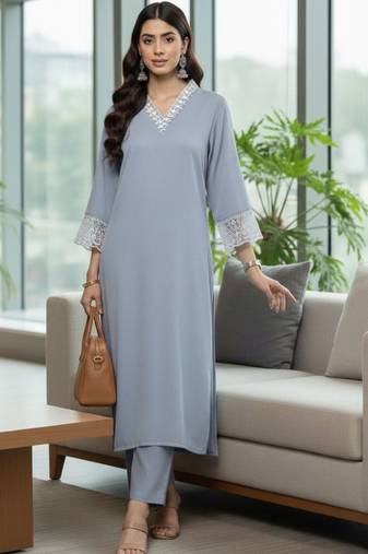 Women Regular Thread Work Silk Crepe Kurta with Trousers