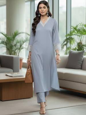 Women Regular Thread Work Silk Crepe Kurta with Trousers 2