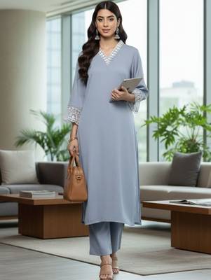 Women Regular Thread Work Silk Crepe Kurta with Trousers 4