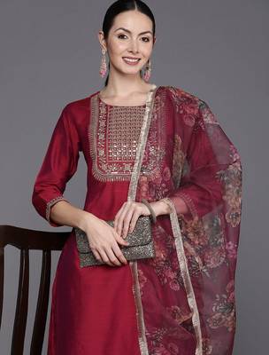 Women Floral Yoke Design Sequinned Chanderi Silk Kurta with Trousers & Dupatta 2