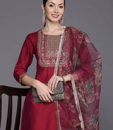 Women Floral Yoke Design Sequinned Chanderi Silk Kurta with Trousers & Dupatta