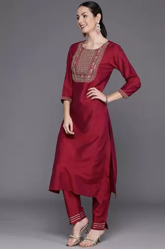 Women Floral Yoke Design Sequinned Chanderi Silk Kurta with Trousers & Dupatta