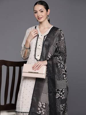 Floral Embroidered Regular Thread Work Linen Kurta with Trousers & Dupatta 1
