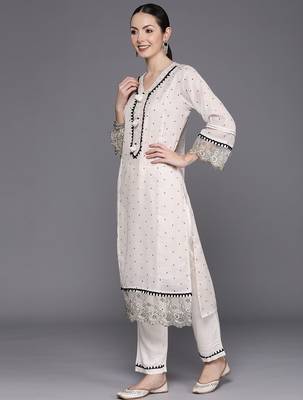 Floral Embroidered Regular Thread Work Linen Kurta with Trousers & Dupatta 6