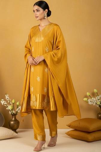 Women Ethnic Motifs Printed Regular Thread Work Kurta with Trousers