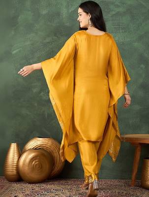 Women Ethnic Motifs Printed Regular Thread Work Kurta with Trousers 3