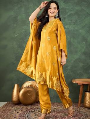 Women Ethnic Motifs Printed Regular Thread Work Kurta with Trousers 4