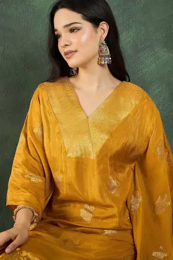 Women Ethnic Motifs Printed Regular Thread Work Kurta with Trousers