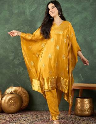 Women Ethnic Motifs Printed Regular Thread Work Kurta with Trousers 6