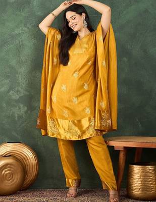 Women Ethnic Motifs Printed Regular Thread Work Kurta with Trousers 7