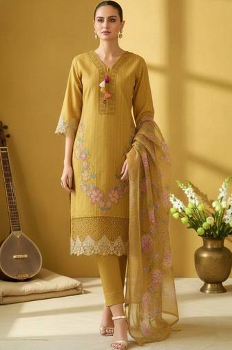 Women Floral Embroidered Regular Thread Work Pure Cotton Kurta with Trousers & With Dupatta