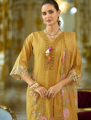 Women Floral Embroidered Regular Thread Work Pure Cotton Kurta with Trousers & With Dupatta 6