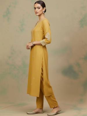 Women Ethnic Motifs Embroidered Regular Thread Work Kurta with Trousers & With Dupatta 3