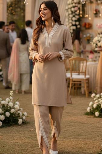 Women Regular Thread Work Kurta with Harem Pants