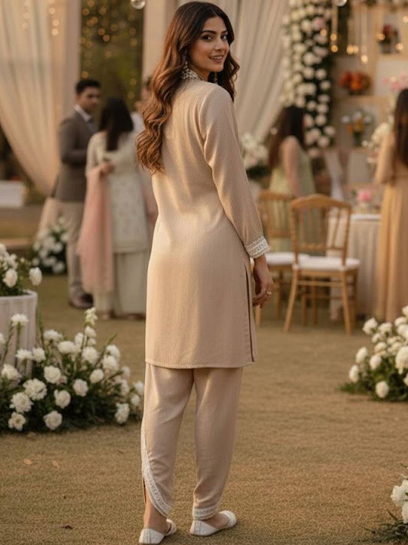 Women Regular Thread Work Kurta with Harem Pants