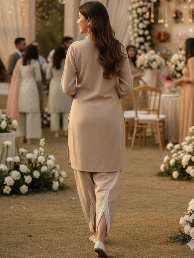 Women Regular Thread Work Kurta with Harem Pants