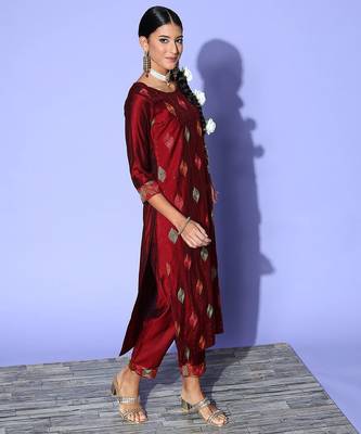 Women Maroon Floral Embroidered Sequinned Liva Kurta with Trousers & With Dupatta 4