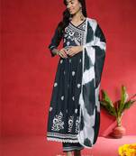 Ethnic Motifs Embroidered Angrakha V-Neck A-Line Kurta With Trousers & Dupatta