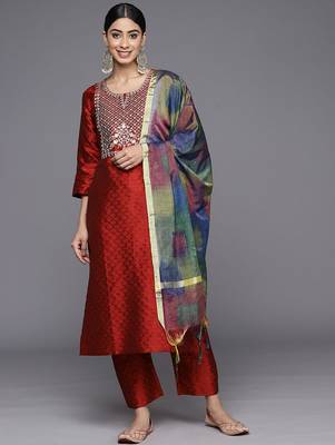 Women Floral Embroidered Kurta with Trousers & Dupatta 1