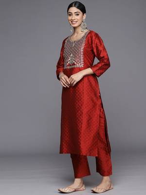 Women Floral Embroidered Kurta with Trousers & Dupatta 5