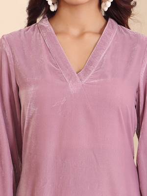 V-Neck Velvet Straight Kurta With Trousers 2