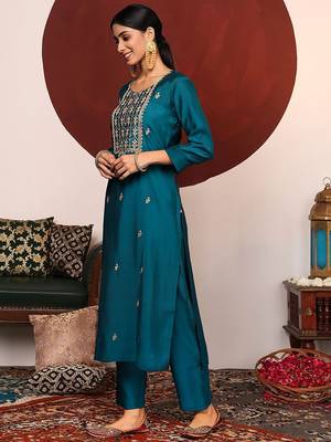 Women Ethnic Motifs Embroidered Regular Thread Work Kurta with Trousers & With Dupatta 5