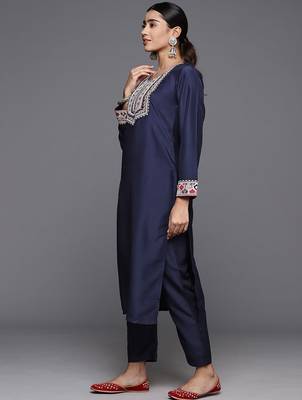 Floral Yoke Design Thread Work Straight Kurta with Trousers & Dupatta 4